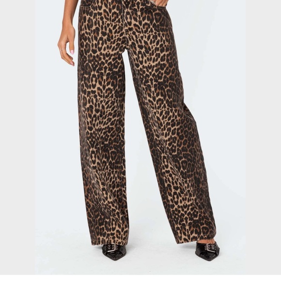 Edikted Leopard Printed Low Rise Baggy Jeans - Picture 2 of 6